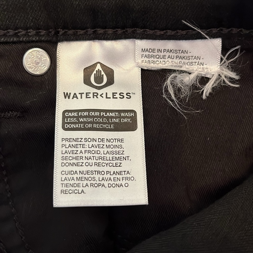 Levi’s 311 Shaping Skinny Black Jeans - Picture 7 of 7